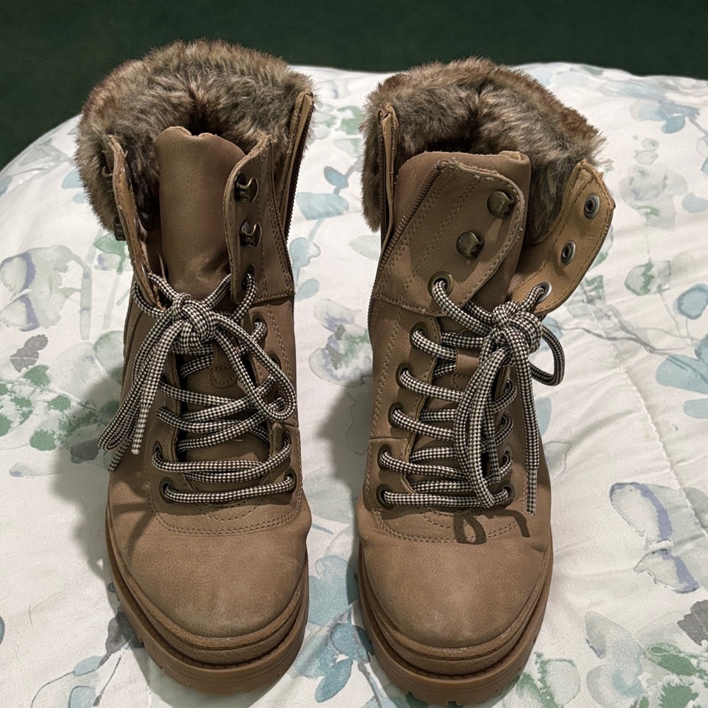 Universal Thread Women's Tan Fur-Lined Boots-Size 6